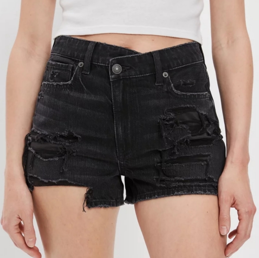 AEO Distressed Black Denim Mom Shorts Size